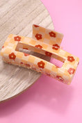 Load image into Gallery viewer, DAISY CHECKER HAIR CLAW CLIPS | 40H727
