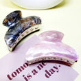Load image into Gallery viewer, Pearl Effect Acrylic Hair Claw Clip
