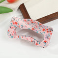 Load image into Gallery viewer, Floral Waivy Silhouette Hair Claw Clip | 40H1109
