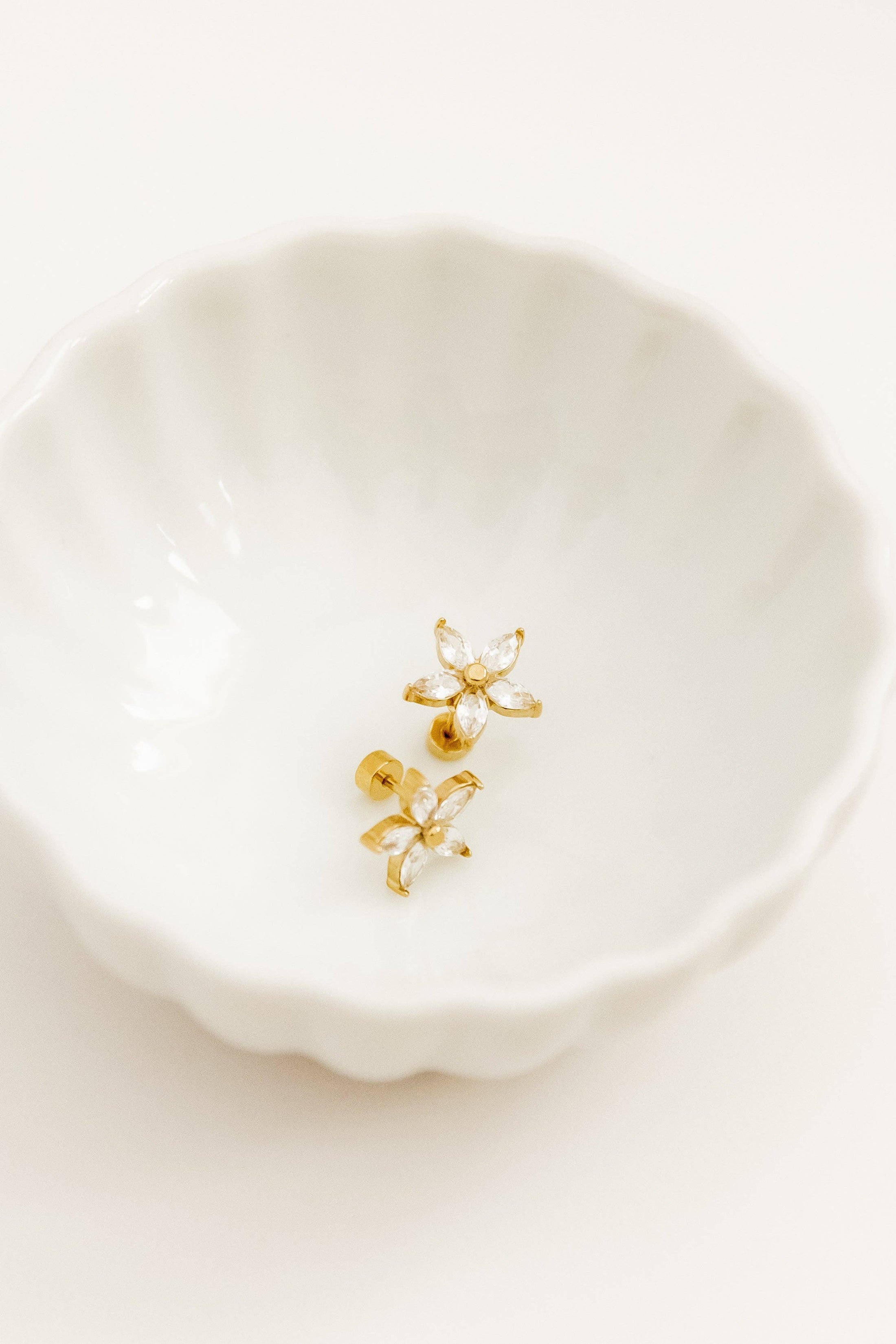Screwback Stud Earrings - Lily