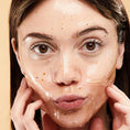 Load image into Gallery viewer, BUBBLY SERVE CHILLED
HYDROGEL
BRIGHTENING FACE MASK
